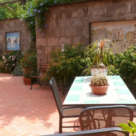 Sorrento Home Bed and Breakfast Σορέντο